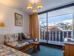 Camping Pas Cher vous présente avec son site Officiel campingpascher.fr, la Résidence Pierre & Vacances Les Mouflons I Et II classé 3 étoiles, située sur la commune de Taninges dans le département Haute-savoie (Rhône Alpes) en France. La résidence Pierre & Vacances Les Mouflons I Et II, vous présente un hébergement de type studio de 24 m² pour 1 personne et télévision. La résidence Pierre & Vacances Les Mouflons I Et II vous propose du sam. 22 août au sam. 29 août 2026 pour 7 nuits à 299.25€. Cette location propose 10 dates différentes pour réserver votre séjour. Découvrez également les 5 autres gammes d'hébergements de la résidence. Ping-pong, Piscine,... En savoir plus : cliquez-ICI.