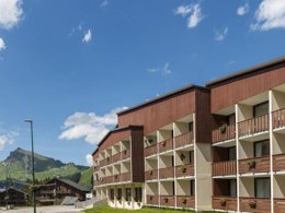 Camping Pas Cher vous présente avec son site Officiel campingpascher.fr, la Résidence Pierre & Vacances Les Mouflons I Et II classé 3 étoiles, située sur la commune de Taninges dans le département Haute-savoie (Rhône Alpes) en France. La résidence Pierre & Vacances Les Mouflons I Et II, vous présente un hébergement de type appartement de 34 m² et télévision. La résidence Pierre & Vacances Les Mouflons I Et II vous propose du sam. 22 août au sam. 29 août 2026 pour 7 nuits à 343.35€. Cette location propose 15 dates différentes pour réserver votre séjour. Découvrez également les 5 autres gammes d'hébergements de la résidence. Ping-pong, Piscine,... En savoir plus : cliquez-ICI.