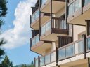 Camping Pas Cher vous présente avec son site Officiel campingpascher.fr, la Résidence Pierre & Vacances Le Pédrou classé 3 étoiles, située sur la commune de Font Romeu Odeillo Via dans le département Pyrénées-orientales (Languedoc Roussillon) en France. La résidence Pierre & Vacances Le Pédrou, vous présente un hébergement de type studio de 25 m² pour 2 personnes et télévision. La résidence Pierre & Vacances Le Pédrou vous propose du sam. 06 juin au sam. 13 juin 2026 pour 7 nuits à 377€. Cette location propose 173 dates différentes pour réserver votre séjour. Découvrez également les 6 autres gammes d'hébergements de la résidence. Bar,... En savoir plus : cliquez-ICI.