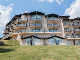 Camping Pas Cher vous présente avec son site Officiel campingpascher.fr, la Résidence Pierre & Vacances Le Pédrou classé 3 étoiles, située sur la commune de Font Romeu Odeillo Via dans le département Pyrénées-orientales (Languedoc Roussillon) en France. La résidence Pierre & Vacances Le Pédrou, vous présente un hébergement de type appartement de 35 m² pour 2 personnes et télévision. La résidence Pierre & Vacances Le Pédrou vous propose du dimanche 06 septembre au dimanche 13 septembre 2026 pour 7 nuits à 501€. Cette location propose 147 dates différentes pour réserver votre séjour. Découvrez également les 6 autres gammes d'hébergements de la résidence. Bar,... En savoir plus : cliquez-ICI.