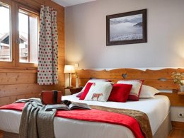 Camping Pas Cher vous présente avec son site Officiel campingpascher.fr, la Résidence Pierre & Vacances Premium Les Fermes Du Soleil classé 4 étoiles, située sur la commune de Araches dans le département Haute-savoie (Rhône Alpes) en France. La résidence Pierre & Vacances Premium Les Fermes Du Soleil, vous présente un hébergement de type appartement de 40 m² et télévision. La résidence Pierre & Vacances Premium Les Fermes Du Soleil vous propose du vendredi 19 juin au vendredi 26 juin 2026 pour 7 nuits à 721€. Cette location propose 44 dates différentes pour réserver votre séjour. Découvrez également les 6 autres gammes d'hébergements de la résidence. Piscine chauffée, Piscine couverte, Animation enfants, Piscine,... En savoir plus : cliquez-ICI.