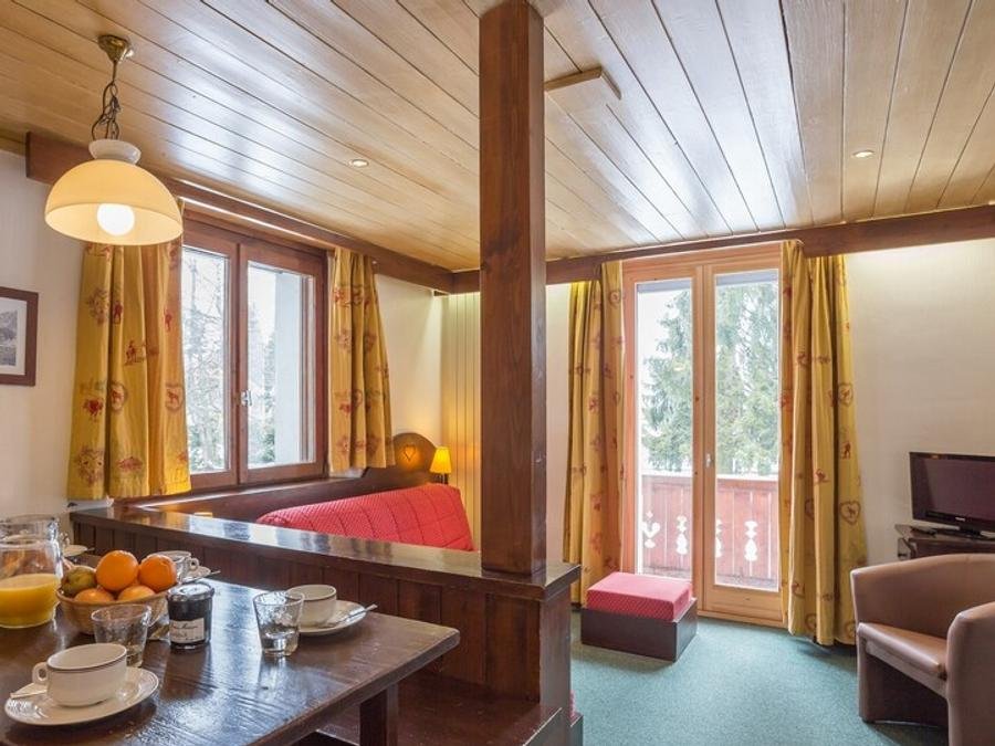 Camping Pas Cher vous présente avec son site Officiel campingpascher.fr, la Résidence Pierre & Vacances Le Mont D'Arbois classé 3 étoiles, située sur la commune de Megeve dans le département Haute-savoie (Rhône Alpes) en France. La résidence Pierre & Vacances Le Mont D'Arbois, vous présente un hébergement de type appartement de 50 m² pour 1 personne. La résidence Pierre & Vacances Le Mont D'Arbois vous propose du sam. 09 janvier au sam. 16 janvier 2027 pour 7 nuits à 1239.32€. Cette location propose 1 dates différentes pour réserver votre séjour. Découvrez également les 15 autres gammes d'hébergements de la résidence. Piscine chauffée, Piscine couverte, Escalade, Ping-pong, Randonnée, Bar, Restaurant,... En savoir plus : cliquez-ICI.