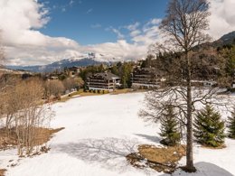 Camping Pas Cher vous présente avec son site Officiel campingpascher.fr, la Résidence Pierre & Vacances Le Mont D'Arbois classé 3 étoiles, située sur la commune de Megeve dans le département Haute-savoie (Rhône Alpes) en France. La résidence Pierre & Vacances Le Mont D'Arbois, vous présente un hébergement de type studio de 18 m². La résidence Pierre & Vacances Le Mont D'Arbois vous propose du mercredi 01 juillet au mercredi 08 juillet 2026 pour 7 nuits à 370.65€. Cette location propose 8 dates différentes pour réserver votre séjour. Découvrez également les 11 autres gammes d'hébergements de la résidence. Piscine chauffée, Piscine couverte, Escalade, Ping-pong, Randonnée, Bar, Restaurant,... En savoir plus : cliquez-ICI.