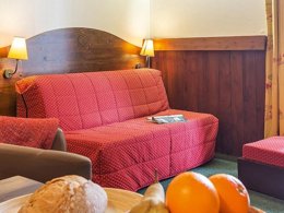 Camping Pas Cher vous présente avec son site Officiel campingpascher.fr, la Résidence Pierre & Vacances Le Mont D'Arbois classé 3 étoiles, située sur la commune de Megeve dans le département Haute-savoie (Rhône Alpes) en France. La résidence Pierre & Vacances Le Mont D'Arbois, vous présente un hébergement de type studio de 18 m². La résidence Pierre & Vacances Le Mont D'Arbois vous propose du mercredi 01 juillet au mercredi 08 juillet 2026 pour 7 nuits à 370.65€. Cette location propose 8 dates différentes pour réserver votre séjour. Découvrez également les 11 autres gammes d'hébergements de la résidence. Piscine chauffée, Piscine couverte, Escalade, Ping-pong, Randonnée, Bar, Restaurant,... En savoir plus : cliquez-ICI.