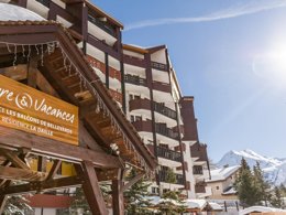 Camping Pas Cher vous présente avec son site Officiel campingpascher.fr, la Résidence Pierre & Vacances Les Balcons De Bellevarde classé 4 étoiles, située sur la commune de Val D'isere dans le département Savoie (Rhône Alpes) en France. La résidence Pierre & Vacances Les Balcons De Bellevarde, vous présente un hébergement de type appartement de 32 m² et télévision. La résidence Pierre & Vacances Les Balcons De Bellevarde vous propose du vendredi 26 juin au vendredi 03 juillet 2026 pour 7 nuits à 410€. Cette location propose 84 dates différentes pour réserver votre séjour. Découvrez également les 3 autres gammes d'hébergements de la résidence. Piscine chauffée, Piscine couverte, Épicerie,... En savoir plus : cliquez-ICI.