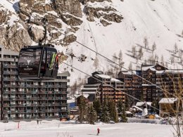 Camping Pas Cher vous présente avec son site Officiel campingpascher.fr, la Résidence Pierre & Vacances Les Balcons De Bellevarde classé 4 étoiles, située sur la commune de Val D'isere dans le département Savoie (Rhône Alpes) en France. La résidence Pierre & Vacances Les Balcons De Bellevarde, vous présente un hébergement de type appartement de 32 m² et télévision. La résidence Pierre & Vacances Les Balcons De Bellevarde vous propose du vendredi 19 juin au vendredi 26 juin 2026 pour 7 nuits à 455€. Cette location propose 66 dates différentes pour réserver votre séjour. Découvrez également les 3 autres gammes d'hébergements de la résidence. Piscine chauffée, Piscine couverte, Épicerie,... En savoir plus : cliquez-ICI.