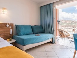 Camping Pas Cher vous présente avec son site Officiel campingpascher.fr, le Village vacances Pierre & Vacances Hôtel De L'Esterel classé 3 étoiles, situé sur la commune de Agay dans le département Var (Provence Alpes Côte D'azur) en France. Le village vacances Pierre & Vacances Hôtel De L'Esterel, vous présente un hébergement de type chambre de 20 m² avec climatisation et télévision. Le village vacances Pierre & Vacances Hôtel De L'Esterel vous propose du lundi 06 avril au lundi 13 avril 2026 pour 7 nuits à 677€. Cette location propose 24 dates différentes pour réserver votre séjour. Découvrez également les 5 autres gammes d'hébergements du village vacances. Parc aquatique, Piscine extérieure, Animation enfants, Club enfants, Aire de jeux enfants, Centre équestre, Court de tennis, Golf, Ping-pong, Pétanque, Terrain de basketball, Terrain de football, Terrain multisports, Tir à l’arc, Buffet, Restaurant, Snack/Bar, Supermarché, Épicerie,... En savoir plus : cliquez-ICI.