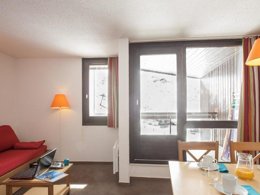 Camping Pas Cher vous présente avec son site Officiel campingpascher.fr, la Résidence Pierre & Vacances Les Combes classé 3 étoiles, située sur la commune de Les Menuires dans le département Savoie (Rhône Alpes) en France. La résidence Pierre & Vacances Les Combes, vous présente un hébergement de type appartement de 40 m² pour 2 personnes et télévision. La résidence Pierre & Vacances Les Combes vous propose du sam. 11 avril au sam. 18 avril 2026 pour 7 nuits à 711.7€. Cette location propose 2 dates différentes pour réserver votre séjour. Découvrez également les 3 autres gammes d'hébergements de la résidence. Les Avis clients pour la Résidence Pierre & Vacances Les Combes sont excellents avec une note moyenne de 8 sur 10.... En savoir plus : cliquez-ICI.