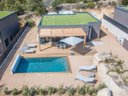Camping Pas Cher vous présente avec son site Officiel campingpascher.fr, la Résidence Pierre & Vacances Premium Les Terrasses D'Arsella classé 5 étoiles, située sur la commune de Lecci dans le département Corse Du Sud (Corse) en France. La résidence Pierre & Vacances Premium Les Terrasses D'Arsella, vous présente un hébergement de type studio de 22 m² avec climatisation et télévision. La résidence Pierre & Vacances Premium Les Terrasses D'Arsella vous propose du sam. 14 novembre au sam. 21 novembre 2026 pour 7 nuits à 490€. Cette location propose 182 dates différentes pour réserver votre séjour. Découvrez également les 8 autres gammes d'hébergements de la résidence. Les Avis clients pour la Résidence Pierre & Vacances Premium Les Terrasses D'Arsella sont de 6 sur 10. Piscine chauffée, Piscine extérieure, Salle de fitness,... En savoir plus : cliquez-ICI.
