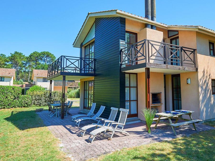 Cliquez pour découvrir toutes les photos de l'HÉBERGEMENT ! villa - établissement Francecomfort - Château De Salles photo 1