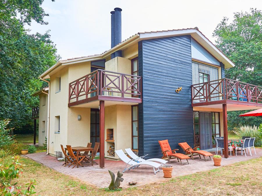 Cliquez pour découvrir toutes les photos de l'HÉBERGEMENT ! villa - établissement Francecomfort - Château De Salles photo 3
