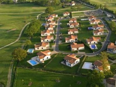 Cliquez pour découvrir toutes les photos de l'ÉTABLISSEMENT ! village vacances FranceComfort Bourg Est - Vilgilière photo 6