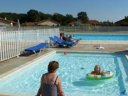 Camping Pas Cher vous présente avec son site Officiel campingpascher.fr, le Village vacances FranceComfort Bourg Est - Vilgilière, situé sur la commune de Les Forges dans le département Deux-sèvres (Poitou Charentes) en France. Le village vacances FranceComfort Bourg Est - Vilgilière, vous présente un hébergement de type maison de 100 m² et télévision. Le village vacances FranceComfort Bourg Est - Vilgilière vous propose du vendredi 25 septembre au vendredi 02 octobre 2026, en promotion à -10% pour 7 nuits à 396,90 € au lieu de 441,0 € soit une Économie de 44,10 €. Cette location propose 10 dates différentes pour réserver votre séjour. Découvrez également les 7 autres gammes d'hébergements du village vacances. Club enfants, Golf, Pétanque,... En savoir plus : cliquez-ICI.