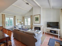 Camping Pas Cher vous présente avec son site Officiel campingpascher.fr, le Village vacances FranceComfort Bourg Est - Vilgilière, situé sur la commune de Les Forges dans le département Deux-sèvres (Poitou Charentes) en France. Le village vacances FranceComfort Bourg Est - Vilgilière, vous présente un hébergement de type maison de 100 m² et télévision. Le village vacances FranceComfort Bourg Est - Vilgilière vous propose du vendredi 03 avril au vendredi 10 avril 2026, en promotion à -10% pour 7 nuits à 396,90 € au lieu de 441,0 € soit une Économie de 44,10 €. Cette location propose 27 dates différentes pour réserver votre séjour. Découvrez également les 7 autres gammes d'hébergements du village vacances. Club enfants, Golf, Pétanque,... En savoir plus : cliquez-ICI.