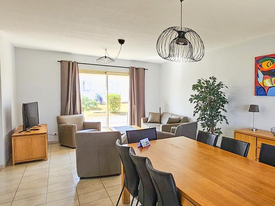 Camping Pas Cher vous présente avec son site Officiel campingpascher.fr, le Village vacances FranceComfort Domaine De Lanzac, situé sur la commune de Lanzac dans le département Lot (Midi Pyrénées) en France. Le village vacances FranceComfort Domaine De Lanzac, vous présente un hébergement de type maison de 140 m² et télévision. Le village vacances FranceComfort Domaine De Lanzac vous proposeun séjour PAS CHER avec une REMISEdu vendredi 05 juin au vendredi 12 juin 2026 avec une PROMO de DERNIÈRE MINUTE, en promotion à -49% pour 7 nuits à 387,98 € au lieu de 775,95 € soit une Économie de 387,97 €. Cette location propose 14 dates différentes pour réserver votre séjour. Découvrez également les 18 autres gammes d'hébergements du village vacances. Les Avis clients pour le Village vacances FranceComfort Domaine De Lanzac sont de 7 sur 10. Piscine extérieure, Animation enfants, Club enfants, Aire de jeux enfants, Centre équestre, Court de tennis, Golf, Ping-pong, Piscine, Pétanque, Salle de jeux vidéo, Terrain de football, Bar, Plats à emporter, Restaurant, Snack/Bar, Épicerie,... En savoir plus : cliquez-ICI.