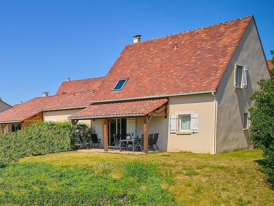 Camping Pas Cher vous présente avec son site Officiel campingpascher.fr, le Village vacances FranceComfort Domaine De Lanzac, situé sur la commune de Lanzac dans le département Lot (Midi Pyrénées) en France. Le village vacances FranceComfort Domaine De Lanzac vous propose un hébergement de type maison de 140 m² (télévision). Cet hébergement propose plus de 74 dates différentes pour réserver ! Pour dévouvrir la période la moins chère, consultez la rubrique 'Tarifs' et sélectionnez votre mois de départ. L'établissement vous propose 18 autres types d'hébergements. Découvrez tous nos séjours à petits prix dans la commune et aux alentours de Lanzac du département : Lot (Midi Pyrénées). Les Avis clients pour le Village vacances FranceComfort Domaine De Lanzac sont de 7 sur 10. Piscine extérieure, Animation enfants, Club enfants, Aire de jeux enfants, Centre équestre, Court de tennis, Golf, Ping-pong, Piscine, Pétanque, Salle de jeux vidéo, Terrain de football, Bar, Plats à emporter, Restaurant, Snack/Bar, Épicerie,... En savoir plus : cliquez-ICI.