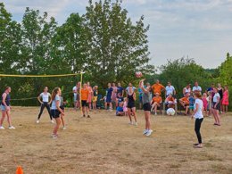 Camping Pas Cher vous présente avec son site Officiel campingpascher.fr, le Village vacances FranceComfort Domaine De Lanzac, situé sur la commune de Lanzac dans le département Lot (Midi Pyrénées) en France. Le village vacances FranceComfort Domaine De Lanzac, vous présente un hébergement de type maison de 85 m² et télévision. Le village vacances FranceComfort Domaine De Lanzac vous propose du sam. 18 avril au sam. 25 avril 2026, en promotion à -9% pour 7 nuits à 429,98 € au lieu de 477,75 € soit une Économie de 47,77 €. Cette location propose 23 dates différentes pour réserver votre séjour. Découvrez également les 17 autres gammes d'hébergements du village vacances. Les Avis clients pour le Village vacances FranceComfort Domaine De Lanzac sont de 7 sur 10. Piscine extérieure, Animation enfants, Club enfants, Aire de jeux enfants, Centre équestre, Court de tennis, Golf, Ping-pong, Piscine, Pétanque, Salle de jeux vidéo, Terrain de football, Bar, Plats à emporter, Restaurant, Snack/Bar, Épicerie,... En savoir plus : cliquez-ICI.