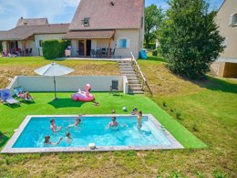 Camping Pas Cher vous présente avec son site Officiel campingpascher.fr, le Village vacances FranceComfort Domaine De Lanzac, situé sur la commune de Lanzac dans le département Lot (Midi Pyrénées) en France. Le village vacances FranceComfort Domaine De Lanzac, vous présente un hébergement de type maison de 140 m² et télévision. Le village vacances FranceComfort Domaine De Lanzac vous propose du sam. 06 juin au sam. 13 juin 2026, en promotion à -10% pour 7 nuits à 793,80 € au lieu de 882,0 € soit une Économie de 88,20 €. Cette location propose 20 dates différentes pour réserver votre séjour. Découvrez également les 17 autres gammes d'hébergements du village vacances. Les Avis clients pour le Village vacances FranceComfort Domaine De Lanzac sont de 7 sur 10. Piscine extérieure, Animation enfants, Club enfants, Aire de jeux enfants, Centre équestre, Court de tennis, Golf, Ping-pong, Piscine, Pétanque, Salle de jeux vidéo, Terrain de football, Bar, Plats à emporter, Restaurant, Snack/Bar, Épicerie,... En savoir plus : cliquez-ICI.