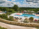 Camping Pas Cher vous présente avec son site Officiel campingpascher.fr, le Village vacances FranceComfort Village Des Cigales, situé sur la commune de Mauroux dans le département Lot (Midi Pyrénées) en France. Le village vacances FranceComfort Village Des Cigales, vous présente un hébergement de type appartement de 45 m² avec climatisation et télévision. Le village vacances FranceComfort Village Des Cigales vous proposeun séjour PAS CHER avec une REMISEdu mercredi 17 juin au mercredi 24 juin 2026, en promotion à -50% pour 7 nuits à 267,75 € au lieu de 535,5 € soit une Économie de 267,75 €. Cette location propose 66 dates différentes pour réserver votre séjour. Découvrez également les 7 autres gammes d'hébergements du village vacances. Bassin enfant, Piscine extérieure, Animation enfants, Club enfants, Aire de jeux enfants, Centre équestre, Court de tennis, Ping-pong, Pétanque, Structure gonflable enfants, Terrain de football, Terrain de volley-ball, Terrain multisports, Bar, Café, Restaurant, Snack/Bar, Épicerie,... En savoir plus : cliquez-ICI.