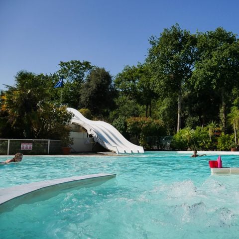 Cliquez pour découvrir toutes les photos de l'ÉTABLISSEMENT ! établissement Tour Opérateur Et Particuliers Sur Les Pierres Couchées Fun Pass Inclus photo 2