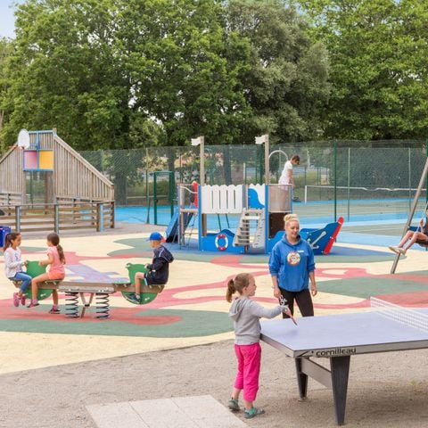 Cliquez pour découvrir toutes les photos de l'ÉTABLISSEMENT ! établissement Tour Opérateur Et Particuliers Sur Les Pierres Couchées Fun Pass Inclus photo 4