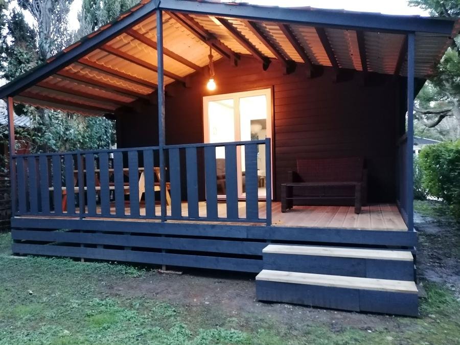 Camping Pas Cher vous présente avec son site Officiel campingpascher.fr, le Camping Verbela Village classé 4 étoiles, situé sur la commune de Noves dans le département Bouches-du-rhône (Provence Alpes Côte D'azur) en France. Le camping Verbela Village vous propose un hébergement de type chalet de 32 m² avec climatisation (télévision). L'établissement vous propose 14 autres types d'hébergements. Découvrez tous nos séjours à petits prix dans la commune et aux alentours de Noves du département : Bouches-du-rhône (Provence Alpes Côte D'azur). Les Avis clients pour le Camping Verbela Village sont excellents avec une note moyenne de 8 sur 10. Piscine extérieure, Animations familiales, Aire de jeux enfants, Cyclisme, Golf, Ping-pong, Pétanque, Randonnée, Salle de fitness, Salle de jeux vidéo, Bar, Dépôt de pain, Snack/Bar, Épicerie,... En savoir plus : cliquez-ICI.