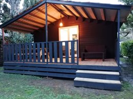 Camping Pas Cher vous présente avec son site Officiel campingpascher.fr, le Camping Verbela Village classé 4 étoiles, situé sur la commune de Noves dans le département Bouches-du-rhône (Provence Alpes Côte D'azur) en France. Le camping Verbela Village vous propose un hébergement de type chalet de 32 m² avec climatisation (télévision). L'établissement vous propose 12 autres types d'hébergements. Découvrez tous nos séjours à petits prix dans la commune et aux alentours de Noves du département : Bouches-du-rhône (Provence Alpes Côte D'azur). Les Avis clients pour le Camping Verbela Village sont excellents avec une note moyenne de 8 sur 10. Piscine extérieure, Animations familiales, Aire de jeux enfants, Cyclisme, Golf, Ping-pong, Pétanque, Randonnée, Salle de fitness, Salle de jeux vidéo, Bar, Dépôt de pain, Snack/Bar, Épicerie,... En savoir plus : cliquez-ICI.