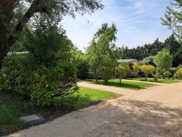 Camping Pas Cher vous présente avec son site Officiel campingpascher.fr, le Camping Verbela Village classé 4 étoiles, situé sur la commune de Noves dans le département Bouches-du-rhône (Provence Alpes Côte D'azur) en France. Le camping Verbela Village vous propose un hébergement de type chalet de 32 m² avec climatisation (télévision). L'établissement vous propose 12 autres types d'hébergements. Découvrez tous nos séjours à petits prix dans la commune et aux alentours de Noves du département : Bouches-du-rhône (Provence Alpes Côte D'azur). Les Avis clients pour le Camping Verbela Village sont excellents avec une note moyenne de 8 sur 10. Piscine extérieure, Animations familiales, Aire de jeux enfants, Cyclisme, Golf, Ping-pong, Pétanque, Randonnée, Salle de fitness, Salle de jeux vidéo, Bar, Dépôt de pain, Snack/Bar, Épicerie,... En savoir plus : cliquez-ICI.