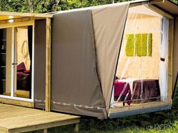 Camping Pas Cher vous présente avec son site Officiel campingpascher.fr, le Camping Dei Fiori classé 2 étoiles, situé sur la commune de Pietra Ligure dans le département Savone (Ligurie) en Italie. Le camping Dei Fiori, vous présente un hébergement de type tente en toile et bois de 17 m² pour 4 personnes avec climatisation. Le camping Dei Fiori vous propose du jeudi 23 avril au jeudi 30 avril 2026, en promotion à -9% pour 7 nuits à 407 € au lieu de 447,5 € soit une Économie de 40,50 €. Cette location propose 112 dates différentes pour réserver votre séjour. Découvrez également les 9 autres gammes d'hébergements du camping. Les Avis clients pour le Camping Dei Fiori sont excellents avec une note moyenne de 9 sur 10. Piscine extérieure, Animations familiales, Aire de jeux enfants, Canoë-kayak, Centre équestre, Escalade, Location de bateaux, Paddle, Ping-pong, Planche à voile, Plongée, Randonnée, Terrain de beach-volley, Bar, Pizzeria, Restaurant, Supermarché,... En savoir plus : cliquez-ICI.