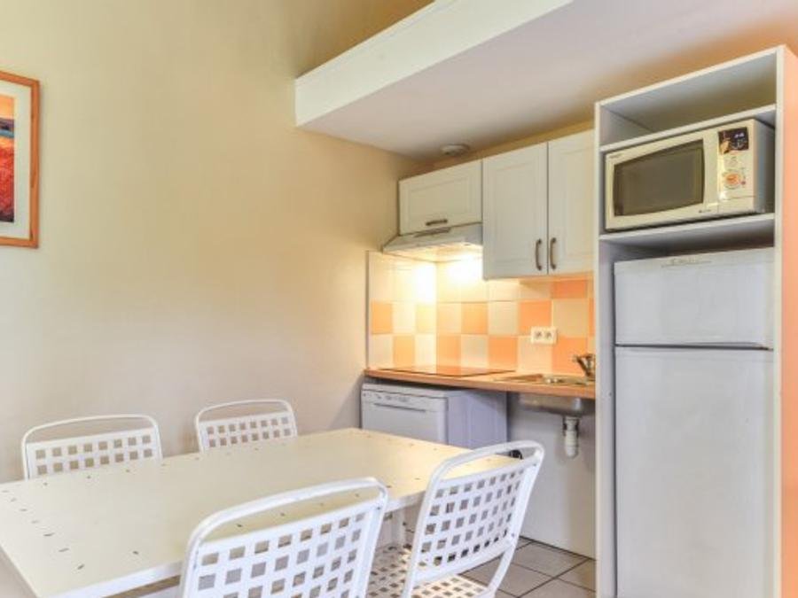 Camping Pas Cher vous présente avec son site Officiel campingpascher.fr, la Résidence SOWELL - Les Lauriers Roses classé 3 étoiles, située sur la commune de Le Cap D'agde dans le département Hérault (Languedoc Roussillon) en France. La résidence SOWELL - Les Lauriers Roses, vous présente un hébergement de type appartement de 25 m² pour 3 personnes avec climatisation et télévision. La résidence SOWELL - Les Lauriers Roses vous propose du sam. 10 octobre au sam. 17 octobre 2026 pour 7 nuits à 578€. Cette location propose 74 dates différentes pour réserver votre séjour. Découvrez également les 5 autres gammes d'hébergements de la résidence. Mer, Piscine chauffée, Piscine extérieure, Court de tennis, Ping-pong, Piscine, Pétanque, Sports nautiques, Terrain de volley-ball, Bar, Boulangerie, Station-service, Épicerie,... En savoir plus : cliquez-ICI.