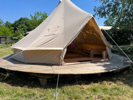 Camping Pas Cher vous présente avec son site Officiel campingpascher.fr, le Camping La Buissonnière Lodges classé 3 étoiles, situé sur la commune de Chisseaux dans le département Indre-et-loire (Centre Val De Loire) en France. Le camping La Buissonnière Lodges, vous présente un hébergement de type hébergement insolite de 28 m². Le camping La Buissonnière Lodges vous propose du lundi 06 avril au lundi 13 avril 2026 pour 7 nuits à 805€. Cette location propose 198 dates différentes pour réserver votre séjour. Découvrez également les 17 autres gammes d'hébergements du camping. Les Avis clients pour le Camping La Buissonnière Lodges sont excellents avec une note moyenne de 10 sur 10. Rivière, Piscine chauffée, Piscine extérieure, Pétanque, Structure gonflable enfants,... En savoir plus : cliquez-ICI.