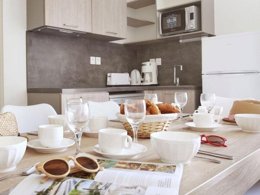 Camping Pas Cher vous présente avec son site Officiel campingpascher.fr, la Résidence Odalys Référence Fleur De Sel, située sur la commune de Aigues Mortes dans le département Gard (Languedoc Roussillon) en France. La résidence Odalys Référence Fleur De Sel, vous présente un hébergement de type appartement de 31 m² pour 4 personnes avec climatisation et télévision. La résidence Odalys Référence Fleur De Sel vous propose du sam. 14 mars au sam. 21 mars 2026 pour 7 nuits à 389€. Cette location propose 32 dates différentes pour réserver votre séjour. Découvrez également les 3 autres gammes d'hébergements de la résidence. Les Avis clients pour la Résidence Odalys Référence Fleur De Sel sont excellents avec une note moyenne de 8 sur 10. Piscine chauffée, Piscine extérieure,... En savoir plus : cliquez-ICI.