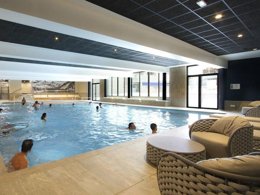 Camping Pas Cher vous présente avec son site Officiel campingpascher.fr, la Résidence Hôtel Et Spa Collection L’Eclose By Odalys, située sur la commune de Huez dans le département Isère (Rhône Alpes) en France. La résidence Hôtel Et Spa Collection L’Eclose By Odalys, vous présente un hébergement de type appartement de 39 m² pour 6 personnes et télévision. La résidence Hôtel Et Spa Collection L’Eclose By Odalys vous propose du sam. 12 septembre au sam. 19 septembre 2026 pour 7 nuits à 619€. Cette location propose 11 dates différentes pour réserver votre séjour. Découvrez également les 7 autres gammes d'hébergements de la résidence. Piscine chauffée, Piscine couverte, Centre équestre, Court de tennis, Cyclisme, Golf, Randonnée, Salle de fitness,... En savoir plus : cliquez-ICI.