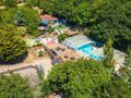 Camping Pas Cher vous présente avec son site Officiel campingpascher.fr, le Établissement Kampaoh Talmont Saint Hilaire, situé sur la commune de Talmont Saint Hilaire dans le département Vendée (Pays De La Loire) en France. L'établissement Kampaoh Talmont Saint Hilaire vous propose un hébergement de type hébergement de 15 m². L'établissement vous propose 4 autres types d'hébergements. Découvrez tous nos séjours à petits prix dans la commune et aux alentours de Talmont Saint Hilaire du département : Vendée (Pays De La Loire).... En savoir plus : cliquez-ICI.