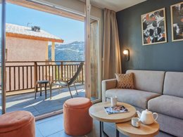 Camping Pas Cher vous présente avec son site Officiel campingpascher.fr, la Résidence Odalys Collection Le Mont D'Auron, située sur la commune de Saint étienne De Tinée dans le département Alpes-maritimes (Provence Alpes Côte D'azur) en France. La résidence Odalys Collection Le Mont D'Auron, vous présente un hébergement de type appartement de 31 m² pour 4 personnes et télévision. La résidence Odalys Collection Le Mont D'Auron vous propose du sam. 13 juin au sam. 20 juin 2026 pour 7 nuits à 359€. Cette location propose 19 dates différentes pour réserver votre séjour. Découvrez également les 6 autres gammes d'hébergements de la résidence. Piscine chauffée, Piscine couverte, Centre équestre, Court de tennis, Escalade, Golf, Randonnée, Tir à l’arc,... En savoir plus : cliquez-ICI.