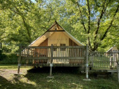 Cliquez pour découvrir toutes les photos de l'HÉBERGEMENT ! tente en toile et bois - Xtrem Village photo 3