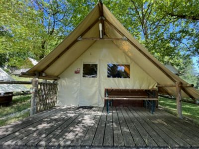Cliquez pour découvrir toutes les photos de l'HÉBERGEMENT ! tente en toile et bois - Xtrem Village photo 2