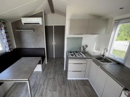 Camping Pas Cher vous présente avec son site Officiel campingpascher.fr, le Camping Xtrem Village classé 3 étoiles, situé sur la commune de Lamontjoie dans le département Lot-et-garonne (Aquitaine) en France. Le camping Xtrem Village vous propose un hébergement de type chalet avec climatisation (télévision). Cet hébergement propose plus de 264 dates différentes pour réserver ! Pour dévouvrir la période la moins chère, consultez la rubrique 'Tarifs' et sélectionnez votre mois de départ. L'établissement vous propose 7 autres types d'hébergements. Découvrez tous nos séjours à petits prix dans la commune et aux alentours de Lamontjoie du département : Lot-et-garonne (Aquitaine). Les Avis clients pour le Camping Xtrem Village sont excellents avec une note moyenne de 8 sur 10. Lac, Piscine extérieure, Aire de jeux enfants, Jet-ski, Ping-pong, Pétanque, Sports nautiques, Terrain de basketball, Terrain de football, Terrain de volley-ball, Restaurant, Snack/Bar,... En savoir plus : cliquez-ICI.