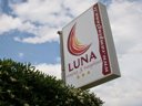 Camping Pas Cher vous présente avec son site Officiel campingpascher.fr, le Camping Luna, situé sur la commune de Marina Di Massa dans le département Massa-carrara (Toscane) en Italie. Le camping Luna, vous présente un hébergement de type bungalow de 31 m² pour 5 personnes avec climatisation et télévision. Le camping Luna vous propose du sam. 05 septembre au sam. 12 septembre 2026 pour 7 nuits à 616€. Cette location propose 14 dates différentes pour réserver votre séjour. Découvrez également les 2 autres gammes d'hébergements du camping. Les Avis clients pour le Camping Luna sont excellents avec une note moyenne de 10 sur 10. Mer, Ping-pong, Pizzeria, Restaurant,... En savoir plus : cliquez-ICI.