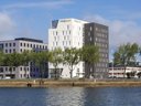Camping Pas Cher vous présente avec son site Officiel campingpascher.fr, la Résidence Appart'hôtel Odalys City Centre Les Docks, située sur la commune de Le Havre dans le département Seine-maritime (Haute Normandie) en France. La résidence Appart'hôtel Odalys City Centre Les Docks, vous présente un hébergement de type studio de 19 m² pour 2 personnes et télévision. La résidence Appart'hôtel Odalys City Centre Les Docks vous proposeun séjour PAS CHER avec une REMISEdu sam. 25 juillet au sam. 01 août 2026, en promotion à -30% pour 7 nuits à 386,40 € au lieu de 552,0 € soit une Économie de 165,60 €. Cette location propose 46 dates différentes pour réserver votre séjour. Découvrez également les 2 autres gammes d'hébergements de la résidence. Les Avis clients pour la Résidence Appart'hôtel Odalys City Centre Les Docks sont de 7 sur 10. Salle de fitness,... En savoir plus : cliquez-ICI.