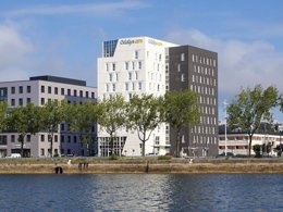 Camping Pas Cher vous présente avec son site Officiel campingpascher.fr, la Résidence Appart'hôtel Odalys City Centre Les Docks, située sur la commune de Le Havre dans le département Seine-maritime (Haute Normandie) en France. La résidence Appart'hôtel Odalys City Centre Les Docks, vous présente un hébergement de type studio de 19 m² pour 2 personnes et télévision. La résidence Appart'hôtel Odalys City Centre Les Docks vous proposeun séjour PAS CHER avec une REMISEdu sam. 25 juillet au sam. 01 août 2026, en promotion à -30% pour 7 nuits à 386,40 € au lieu de 552,0 € soit une Économie de 165,60 €. Cette location propose 46 dates différentes pour réserver votre séjour. Découvrez également les 2 autres gammes d'hébergements de la résidence. Les Avis clients pour la Résidence Appart'hôtel Odalys City Centre Les Docks sont de 7 sur 10. Salle de fitness,... En savoir plus : cliquez-ICI.
