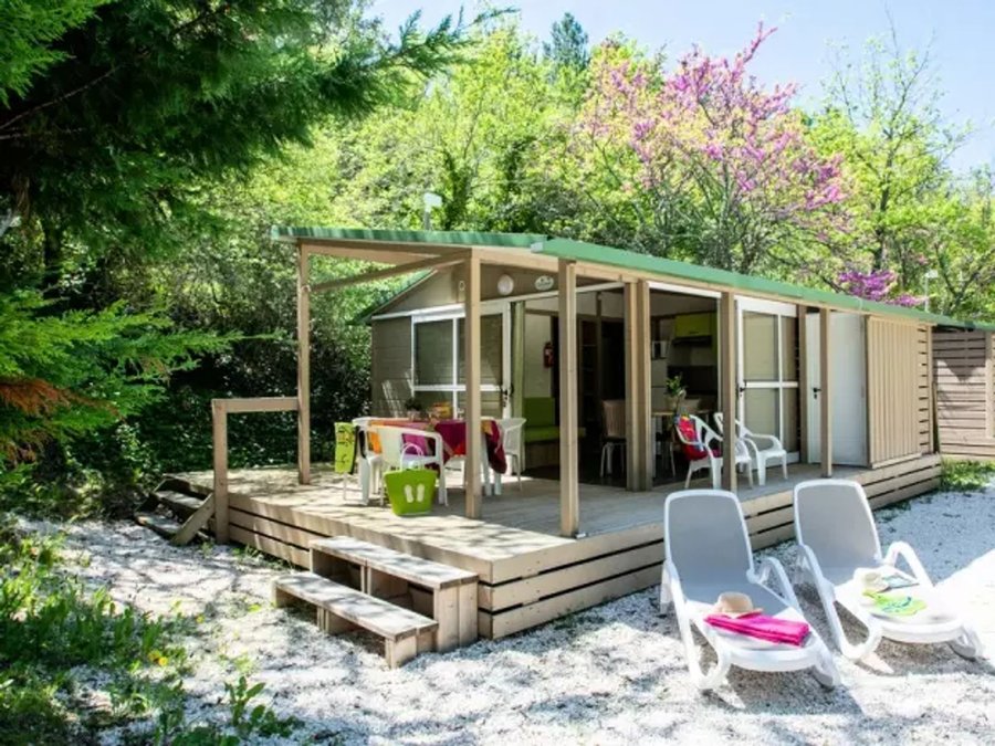 Camping Pas Cher vous présente avec son site Officiel campingpascher.fr, le Établissement Maeva Respire Le Lubéron, situé sur la commune de Apt dans le département Vaucluse (Provence Alpes Côte D'azur) en France. L'établissement Maeva Respire Le Lubéron vous propose un hébergement de type mobilhome de 28 m². L'établissement vous propose 7 autres types d'hébergements. Découvrez tous nos séjours à petits prix dans la commune et aux alentours de Apt du département : Vaucluse (Provence Alpes Côte D'azur).... En savoir plus : cliquez-ICI.