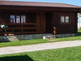 Camping Pas Cher vous présente avec son site Officiel campingpascher.fr, le Camping Somo Parque, situé sur la commune de Somo dans le département Cantabria (Cantabrie) en Espagne. Le camping Somo Parque, vous présente un hébergement de type mobil-home de 40 m² et télévision. Le camping Somo Parque vous propose du vendredi 20 mars au vendredi 27 mars 2026 pour 7 nuits à 560€. Cette location propose 154 dates différentes pour réserver votre séjour. Découvrez également les 8 autres gammes d'hébergements du camping. Les Avis clients pour le Camping Somo Parque sont excellents avec une note moyenne de 9 sur 10. Mer, Piscine extérieure, Cyclisme, Randonnée, Surf, Restaurant,... En savoir plus : cliquez-ICI.