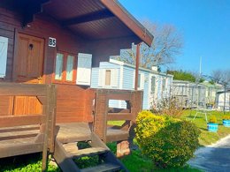 Camping Pas Cher vous présente avec son site Officiel campingpascher.fr, le Camping Somo Parque, situé sur la commune de Somo dans le département Cantabria (Cantabrie) en Espagne. Le camping Somo Parque, vous présente un hébergement de type mobil-home pour 2 personnes et télévision. Le camping Somo Parque vous propose du vendredi 20 mars au vendredi 27 mars 2026 pour 7 nuits à 385€. Cette location propose 154 dates différentes pour réserver votre séjour. Découvrez également les 8 autres gammes d'hébergements du camping. Les Avis clients pour le Camping Somo Parque sont excellents avec une note moyenne de 9 sur 10. Mer, Piscine extérieure, Cyclisme, Randonnée, Surf, Restaurant,... En savoir plus : cliquez-ICI.