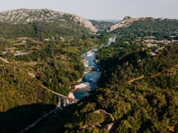 Camping Pas Cher vous présente avec son site Officiel campingpascher.fr, le Camping Slow Village Anduze classé 3 étoiles, situé sur la commune de Thoiras dans le département Gard (Languedoc Roussillon) en France. Le camping Slow Village Anduze vous propose un hébergement de type chalet de 48 m² pour 5 personnes. L'établissement vous propose 7 autres types d'hébergements. Découvrez tous nos séjours à petits prix dans la commune et aux alentours de Thoiras du département : Gard (Languedoc Roussillon). Rivière, Animation enfants, Animations familiales, Aire de jeux enfants, Baby-foot, Centre équestre, Court de tennis, Pétanque, Tir à l’arc, Dépôt de pain, Restaurant, Snack/Bar, Épicerie,... En savoir plus : cliquez-ICI.