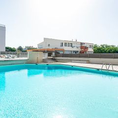 Camping Pas Cher vous présente avec son site Officiel campingpascher.fr, le Établissement Le Saint Clair, situé sur la commune de Le Cap D'agde dans le département Herault (Languedoc-roussillon) en France. L'établissement Le Saint Clair vous propose un hébergement de type studio de 19 m². L'établissement vous propose 8 autres types d'hébergements. Découvrez tous nos séjours à petits prix dans la commune et aux alentours de Le Cap D'agde du département : Herault (Languedoc-roussillon).... En savoir plus : cliquez-ICI.