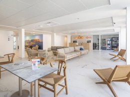 Camping Pas Cher vous présente avec son site Officiel campingpascher.fr, la Résidence Cap Cassis Calanques Pierre & Vacances classé 3 étoiles, située sur la commune de Roquefort La Bedoule dans le département Bouches-du-rhône (Provence Alpes Côte D'azur) en France. La résidence Cap Cassis Calanques Pierre & Vacances, vous présente un hébergement de type studio de 22 m² avec climatisation et télévision. La résidence Cap Cassis Calanques Pierre & Vacances vous propose du sam. 13 décembre au sam. 20 décembre 2025 avec un DÉPART DEMAIN pour 7 nuits à 382€. Cette location propose 263 dates différentes pour réserver votre séjour. Découvrez également les 5 autres gammes d'hébergements de la résidence. Piscine extérieure, Aire de jeux enfants, Pétanque,... En savoir plus : cliquez-ICI.