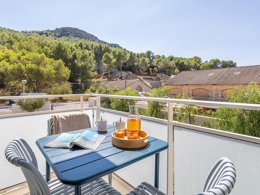 Camping Pas Cher vous présente avec son site Officiel campingpascher.fr, la Résidence Cap Cassis Calanques Pierre & Vacances classé 3 étoiles, située sur la commune de Roquefort La Bedoule dans le département Bouches-du-rhône (Provence Alpes Côte D'azur) en France. La résidence Cap Cassis Calanques Pierre & Vacances, vous présente un hébergement de type studio de 22 m² avec climatisation et télévision. La résidence Cap Cassis Calanques Pierre & Vacances vous propose du sam. 13 décembre au sam. 20 décembre 2025 avec un DÉPART DEMAIN pour 7 nuits à 382€. Cette location propose 263 dates différentes pour réserver votre séjour. Découvrez également les 5 autres gammes d'hébergements de la résidence. Piscine extérieure, Aire de jeux enfants, Pétanque,... En savoir plus : cliquez-ICI.