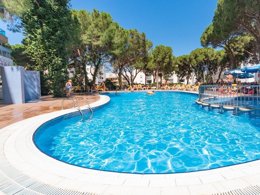 Camping Pas Cher vous présente avec son site Officiel campingpascher.fr, la Résidence Rentalmar Blue Beach Apartments, située sur la commune de Salou dans le département Tarragone (Catalogne) en Espagne. La résidence Rentalmar Blue Beach Apartments, vous présente un hébergement de type appartement. La résidence Rentalmar Blue Beach Apartments vous propose du dimanche 01 novembre au dimanche 08 novembre 2026, en promotion à -15% pour 7 nuits à 460,78 € au lieu de 542,1 € soit une Économie de 81,32 €. Cette location propose 143 dates différentes pour réserver votre séjour. Découvrez également les 1 autres gammes d'hébergements de la résidence.... En savoir plus : cliquez-ICI.