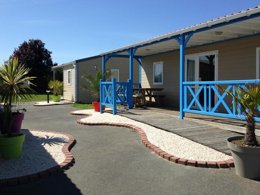 Camping Pas Cher vous présente avec son site Officiel campingpascher.fr, le Camping Lizoé - Entre Pierres Et Mer classé 3 étoiles, situé sur la commune de Pont Croix dans le département Finistère (Bretagne) en France. Le camping Lizoé - Entre Pierres Et Mer, vous présente un hébergement de type chalet et télévision. Le camping Lizoé - Entre Pierres Et Mer vous propose du mardi 28 avril au mardi 05 mai 2026, en promotion à -10% pour 7 nuits à 387,90 € au lieu de 431,0 € soit une Économie de 43,10 €. Cette location propose 144 dates différentes pour réserver votre séjour. Découvrez également les 9 autres gammes d'hébergements du camping. Les Avis clients pour le Camping Lizoé - Entre Pierres Et Mer sont excellents avec une note moyenne de 9 sur 10. Piscine chauffée, Piscine couverte, Aire de jeux enfants, Pétanque, Structure gonflable enfants, Terrain multisports, Dépôt de pain, Snack/Bar,... En savoir plus : cliquez-ICI.